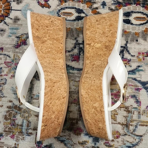 DKNY 3" Wedge Open Toes White Sandals Cork Wedge, sz 9.5 - Picture 2 of 5